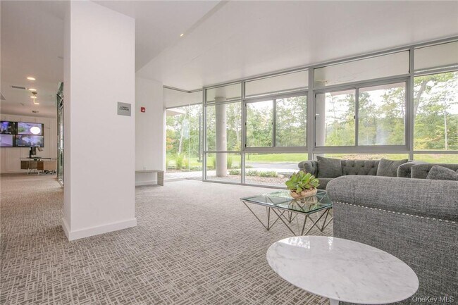 Photo - 250 Central Park Ave Unidad 5C