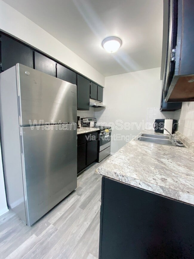 Building Photo - 203 Charleston Blvd Rental