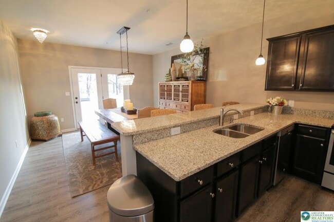 Photo - 617 Linden St