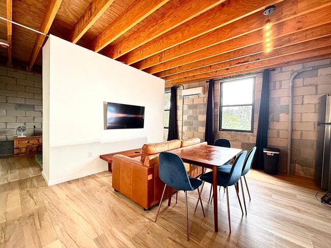 Photo - 1335 Churchill Rd