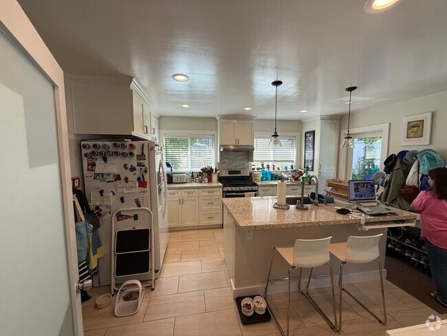 Modern new kitchen - 107 Rafael Dr Rental