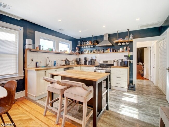 Photo - 97 La France Ave