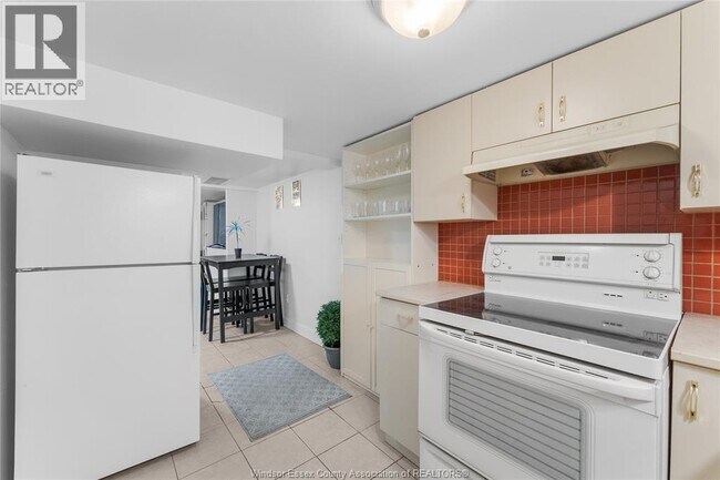 Photo - 1229 Chilver Rd