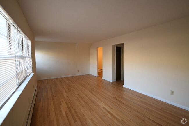 Building Photo - 10 McKinley Ave Unit #4 Rental