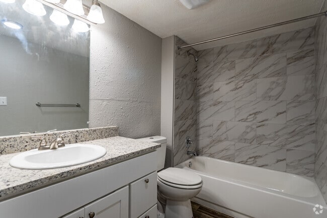 2BR, 1BA - B3
