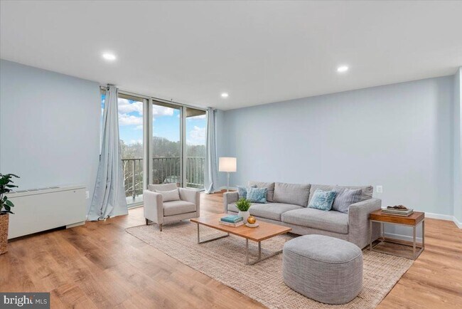 Photo - 4520 King St Unit 601