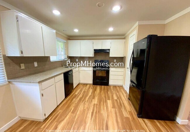 Photo - Updated Three Bedroom Home in South Hillsboro!