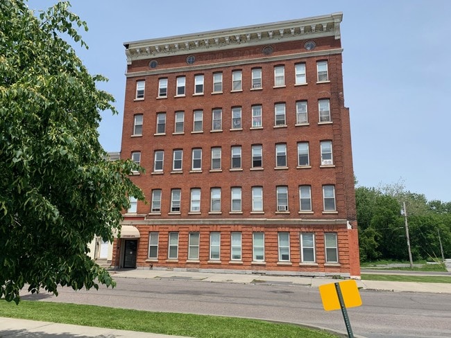 Building Photo - City View Apartments