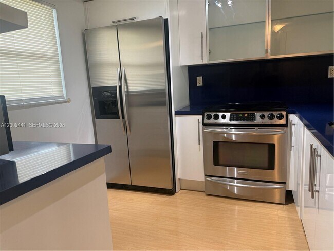100 Edgewater Dr Unit 236