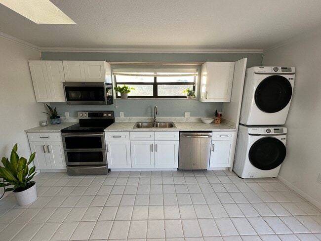 Photo - 2945 68th St N