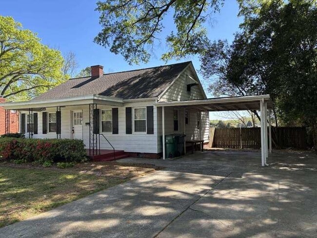 Photo - 2 Bedroom charming bungalow in desirable Oakhurst