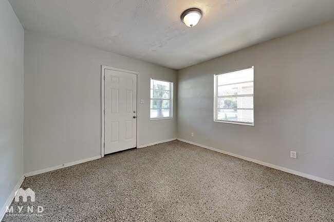 1505 E Genesee St