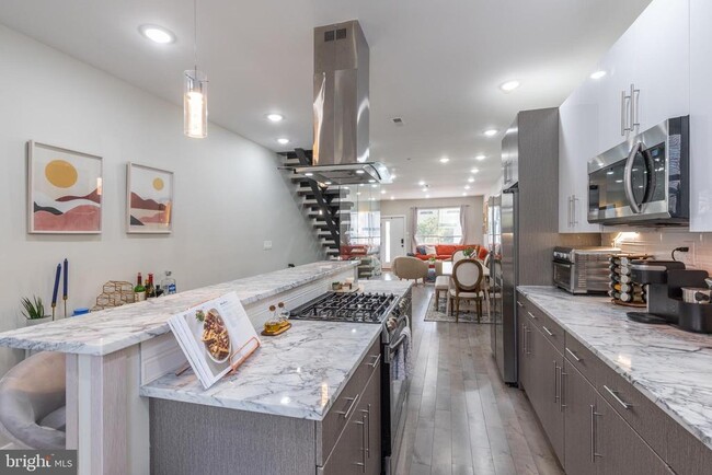 Photo - 2935 Master St