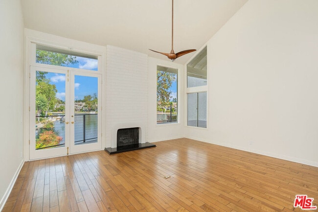 Photo - 4618 Park Mirasol