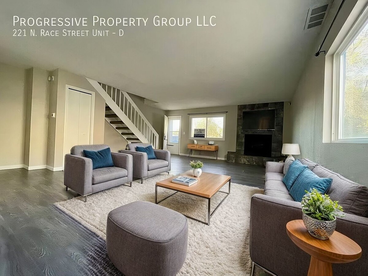 3 Bed 2 Bath Townhouse, newly renovated! - MOVE IN SPECIAL - 3 Bed 2 Bath Townhouse, newly renovated! - MOVE IN SPECIAL