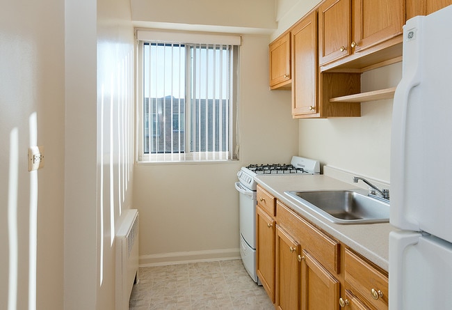 Kitchen with classic appliances