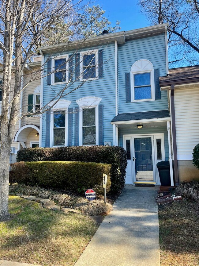 Photo - 692 Stratford Green Townhome