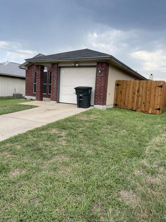 Photo - 2211 Garrett Dr