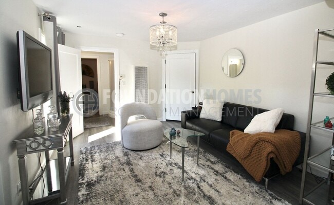 Photo - Creative Cottage Retreat – Near Downtown San Anselmo- Music Studio - A/C - FOUNDATION