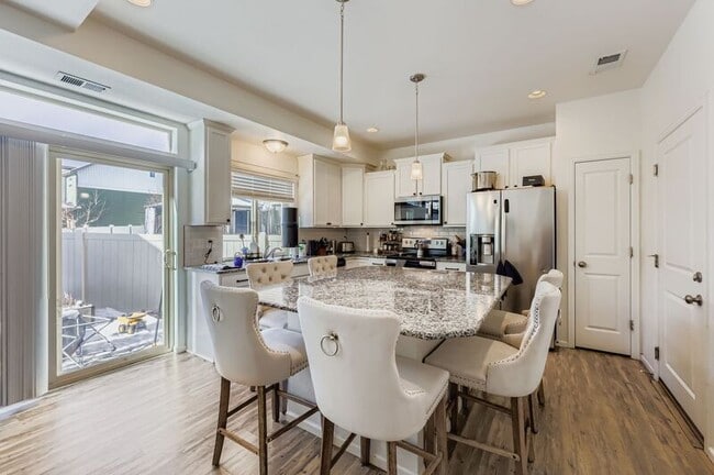 Photo - 9335 Arklow Wy