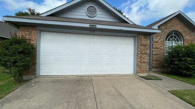 Photo - Nice Single Story in Waterford Oaks-Cedar Hill