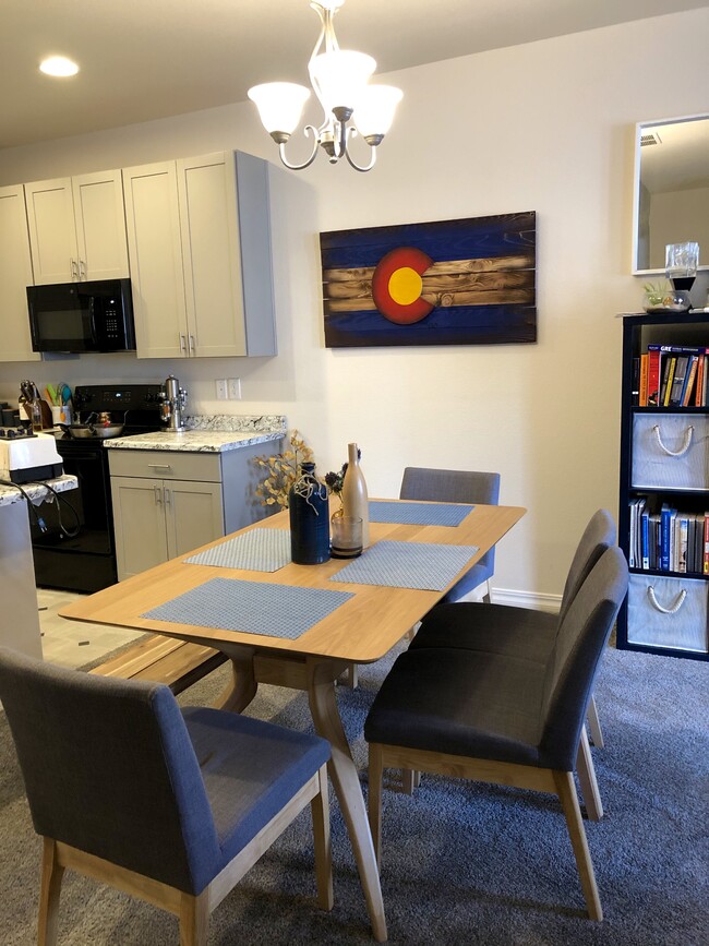 Kitchen - 1173 Solitaire St