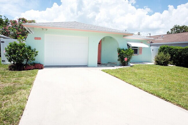 Naples Park - 3 Bedroom/2 Bath - Annual Re... - Naples Park - 3 Bedroom/2 Bath - Annual Re... Casa
