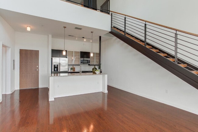 Photo - 333 Nelson St SW Unit 436