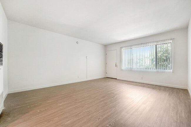 Photo - 10900 Santa Monica Blvd Unit 09