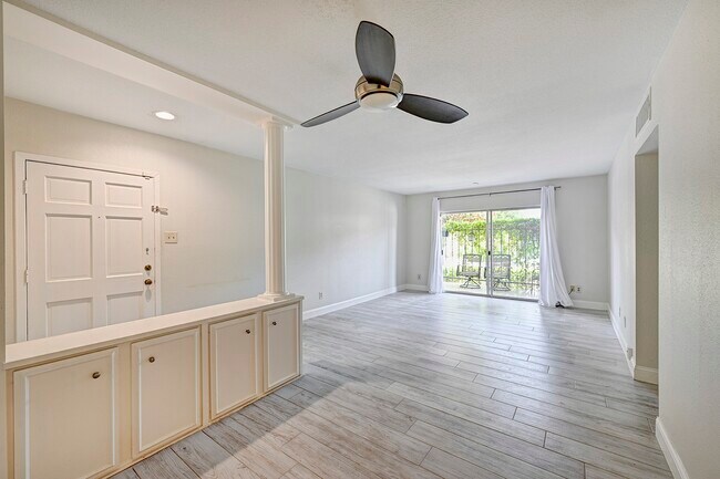 2230 S Piney Point Rd Unit 104