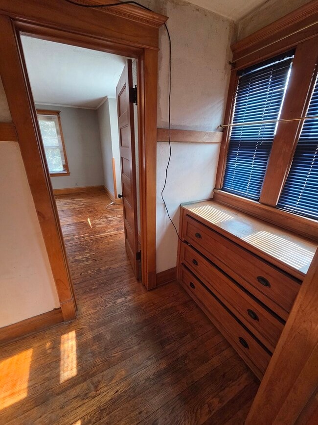 Photo - 204 W Locust St