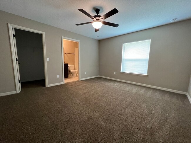 Photo - Charming 3-Bedroom, 2-Bathroom Single-Family Home in Ocklawaha!