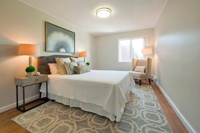 Photo - Linden Court