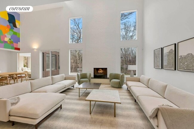 Photo - 33 Hedges Banks Dr