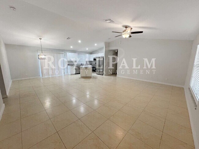 Photo - 210 Manatee St