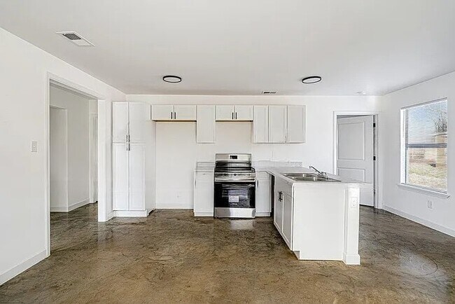 Photo - 803 Goodwyn St