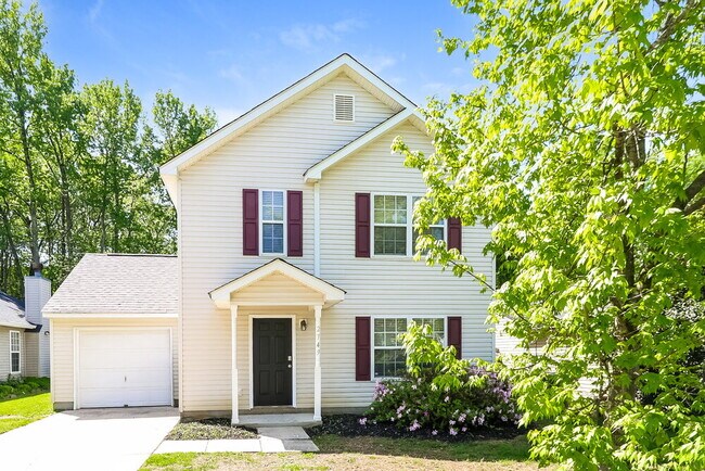 Building Photo - 2749 Fairstone Ave