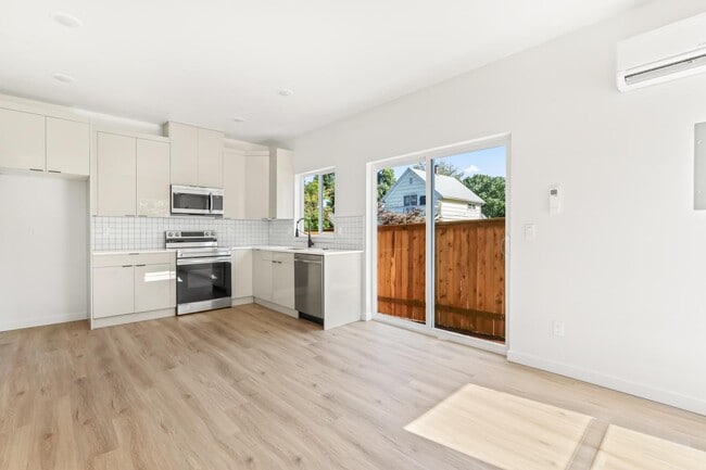 Photo - 787 NE Bryant St