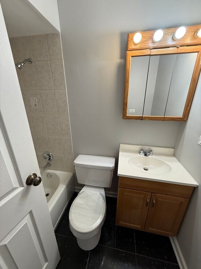 Photo - 744 W Gordon Terrace Unidad 204