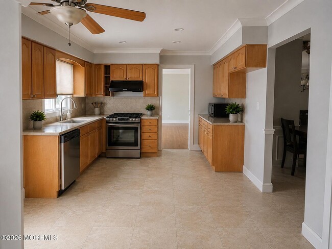 5 Sandburg Dr