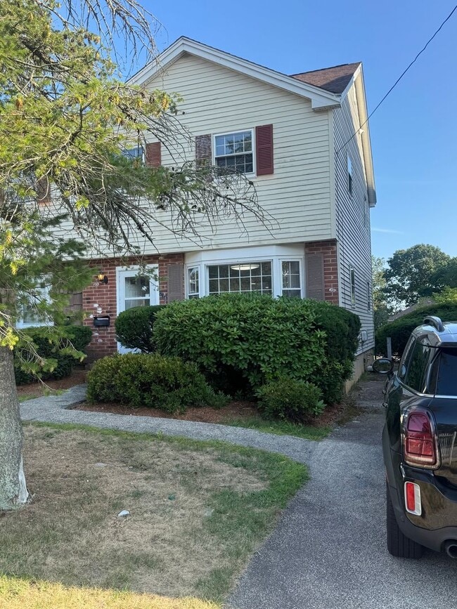 Building Photo - 3 bedroom townhouse Lawrence, MA