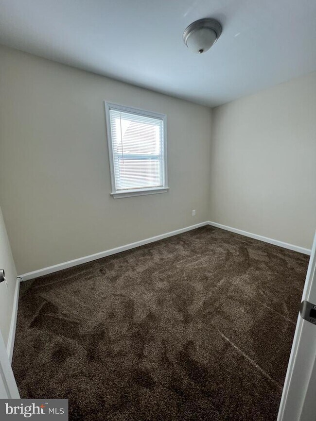 Photo - 2418 Iverson St