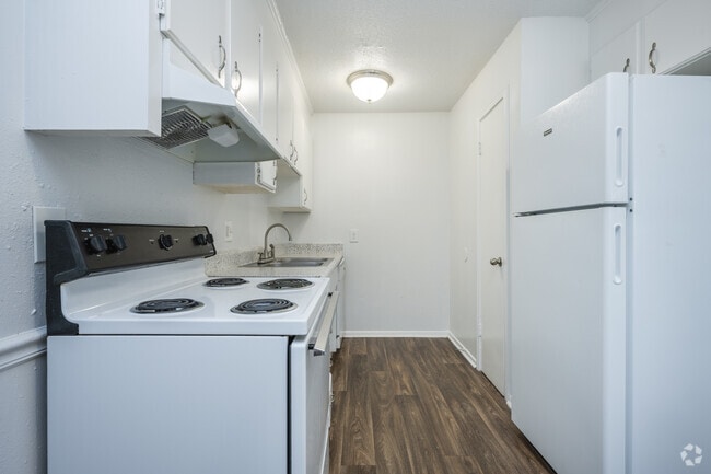 1BR, 1BA - 680SF - Kitchen - Hunting Ridge Apartments