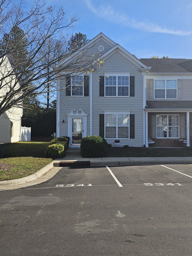 2 designated parking spots - 5341 Glen Canyon Rd Townhome