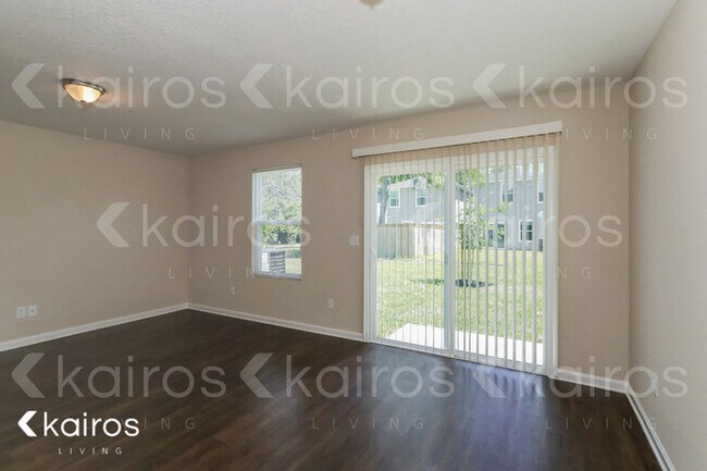 Photo - 1305 Mull St