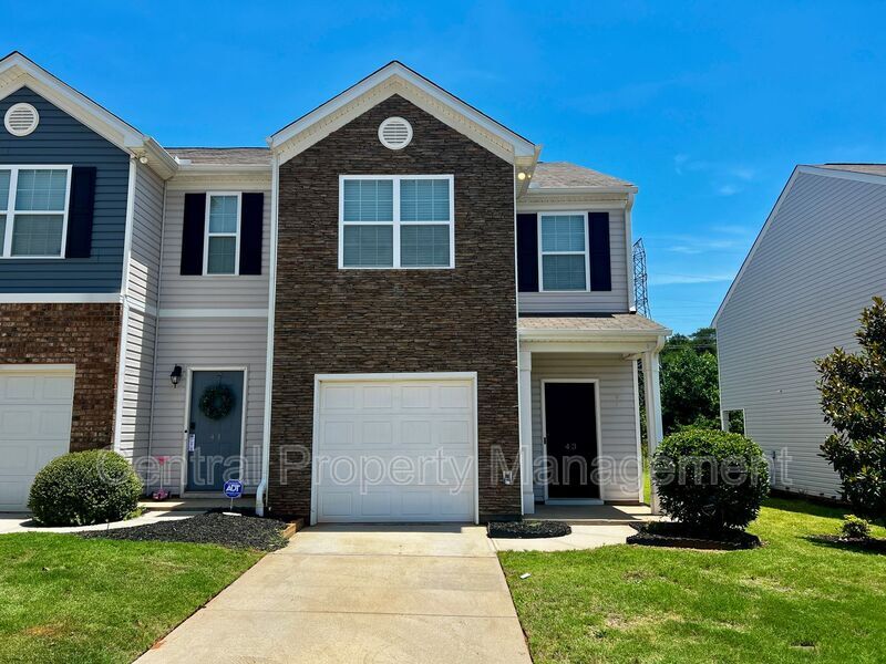 Photo - 43 Moorlyn Ln