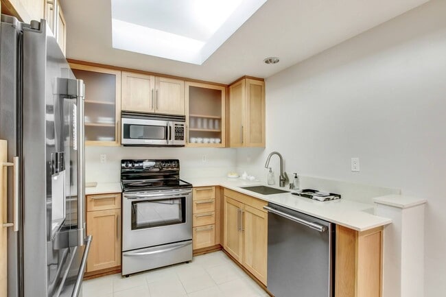 Photo - Wilshire Margot