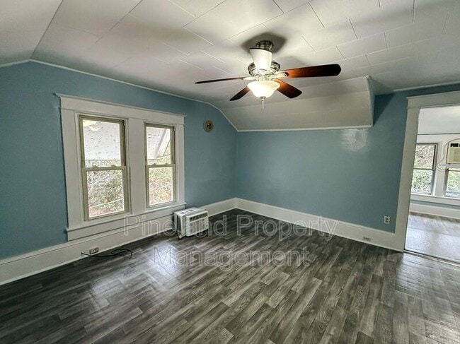 Photo - 3410 Hill St