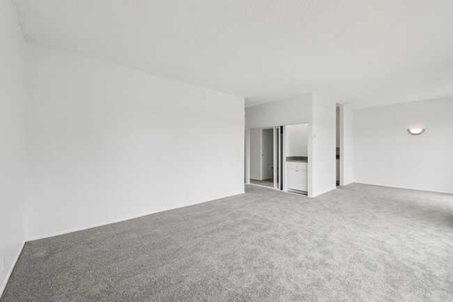 Lakewood Apartments At Lake Merced
