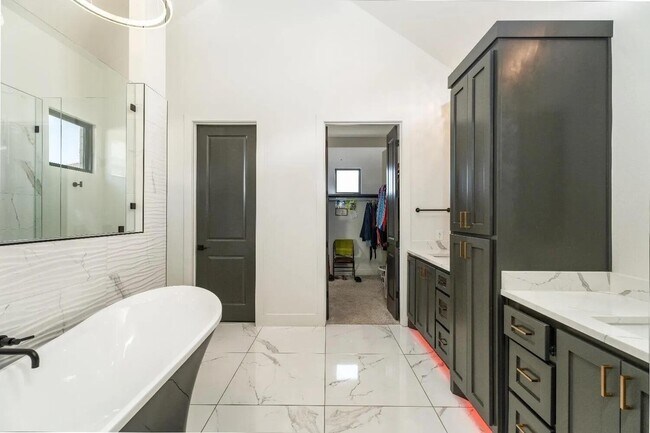 Photo - 1205 Buckingham Ave